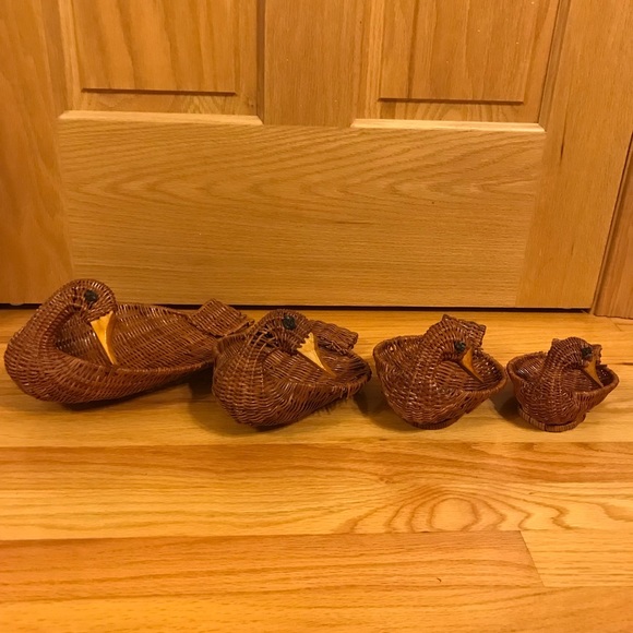 Vintage wicker/rattan set of nesting duck baskets - Picture 2 of 16